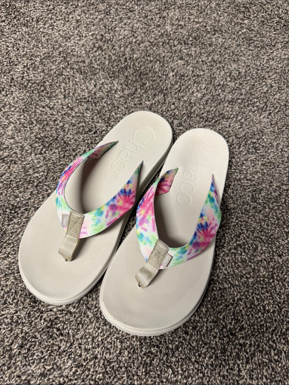 Chaco Women’s Cream Flip Fop Sandals with Multicolor Tie-Dye Straps size 8